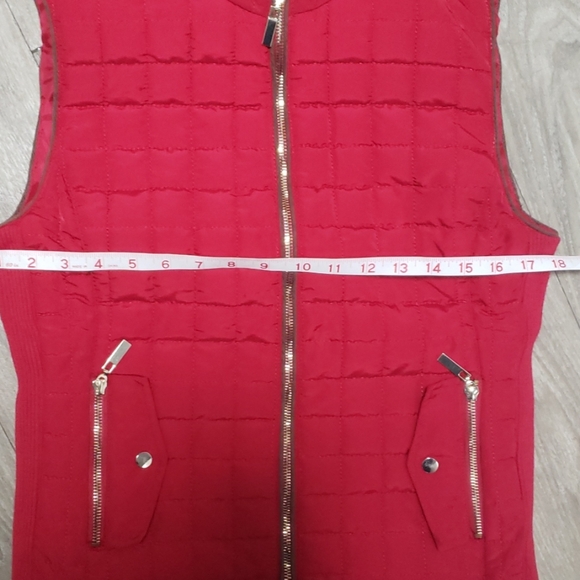 VEST Quilted red vest - Picture 8 of 10